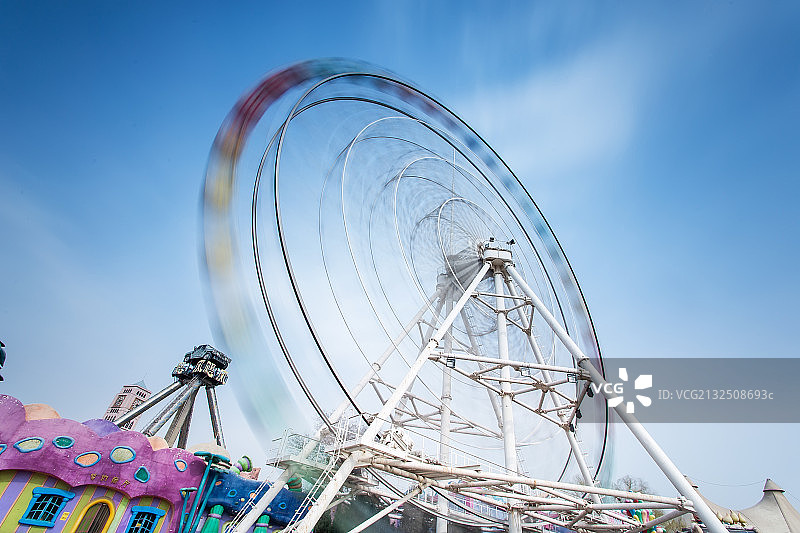 北京石景山游乐园旋转的摩天轮图片素材