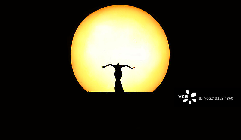 舞蹈中的女子图片素材