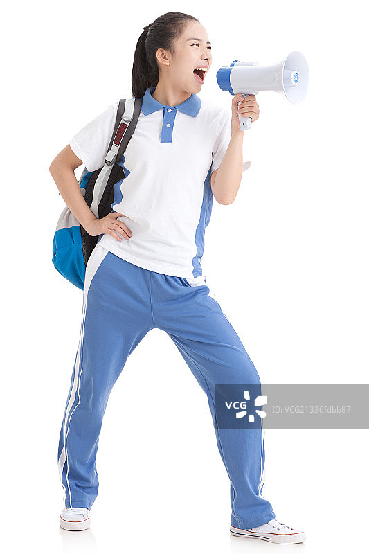 一个中学女生拿着扩音器呼喊图片素材