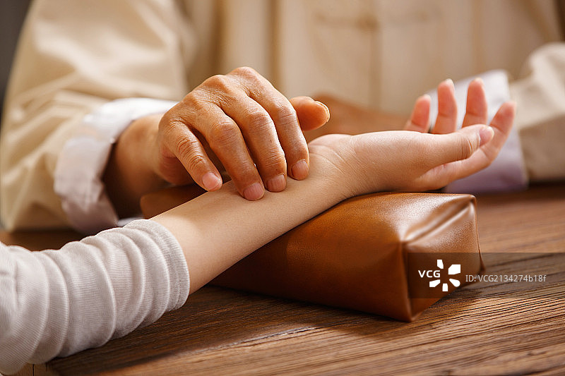 中医号脉图片素材