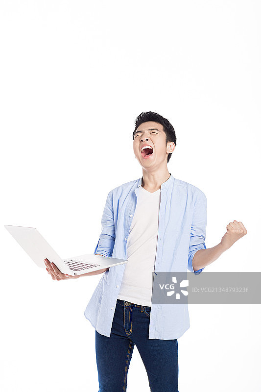 青年男子呐喊图片素材