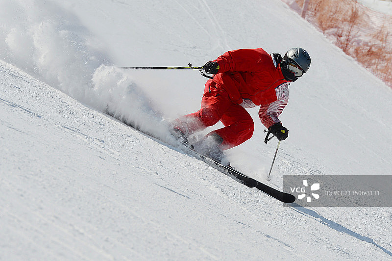 东方人滑雪图片素材