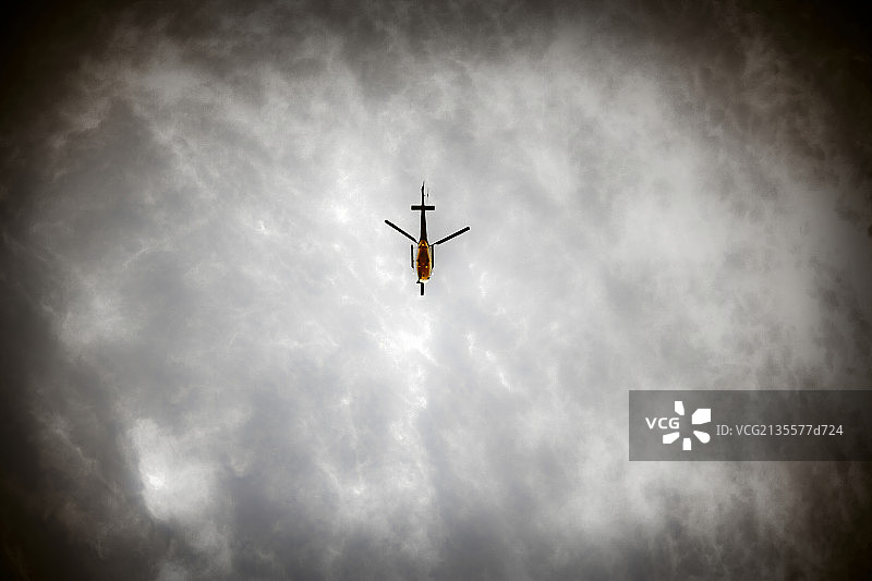 Helicopter In Flight图片素材