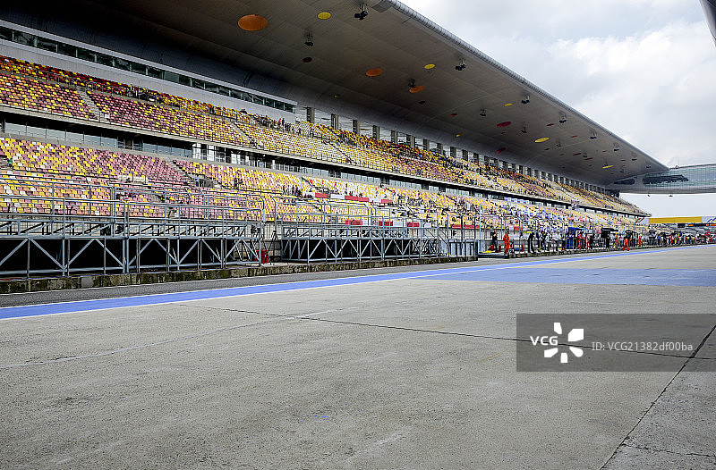 上海F1赛车场赛车准备区图片素材