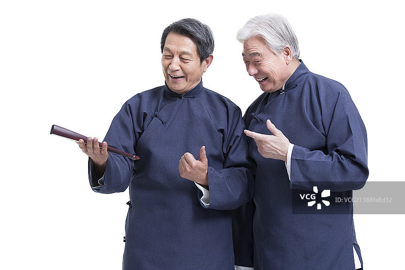 穿传统大褂的老年人图片素材