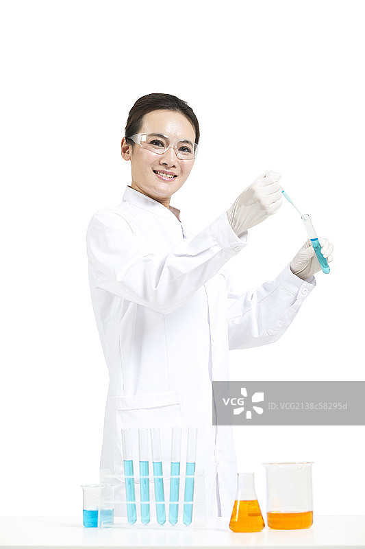 科学家在实验室做科学实验图片素材