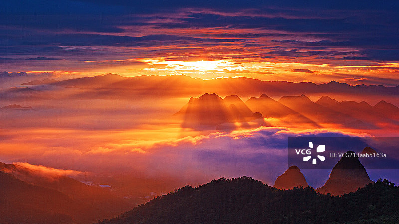 广西桂林尧山风光图片素材