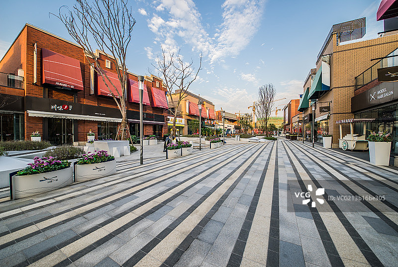 步行街现代建筑外景图片素材