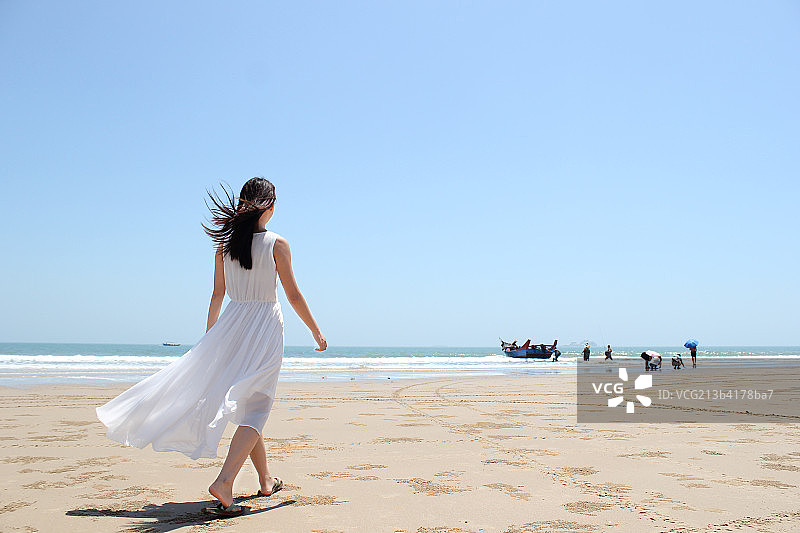 海边少女图片素材