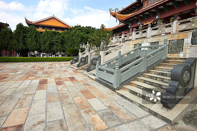 福州西禅寺华严三宝殿前石头广场图片素材