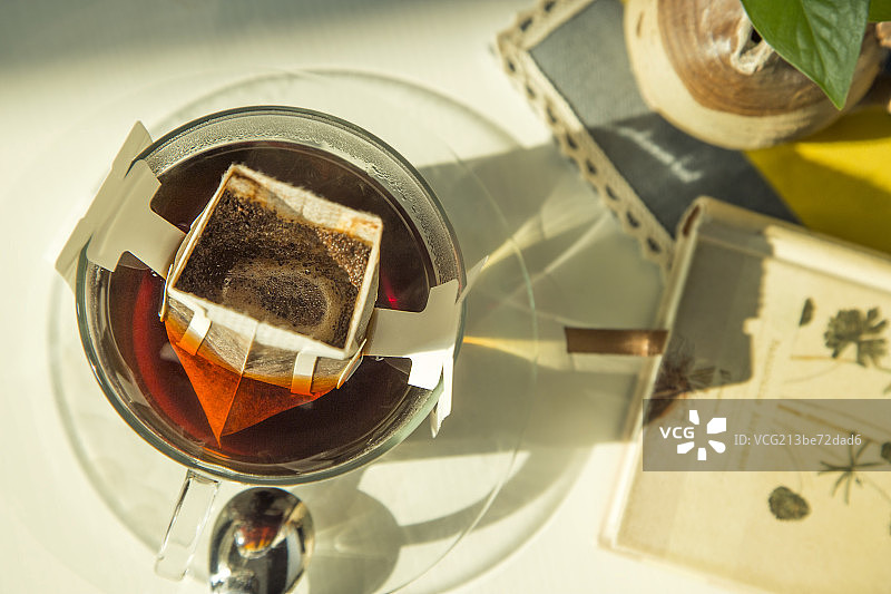 办公桌上挂耳咖啡图片素材