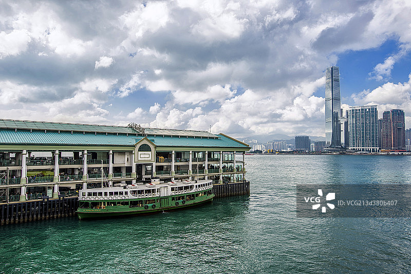 中环码头及尖沙咀商业中心图片素材