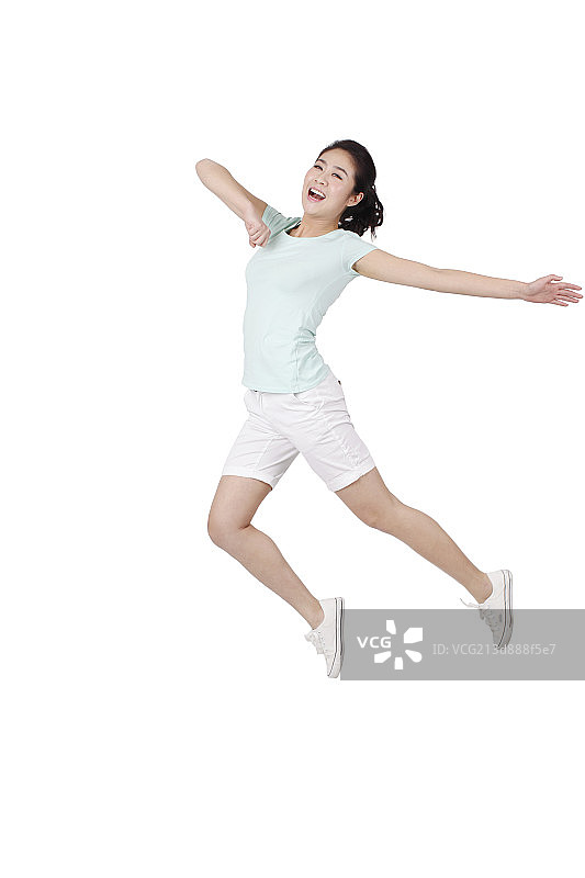 年轻女士跳跃图片素材
