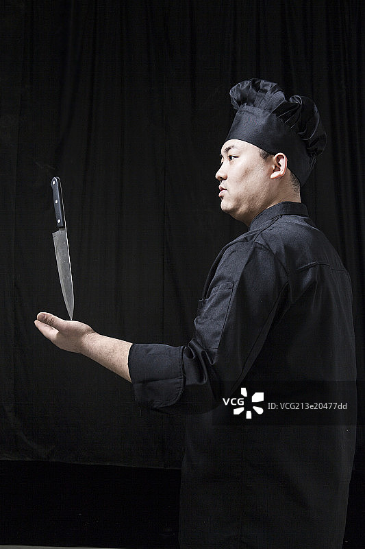 手拿刀的厨师图片素材