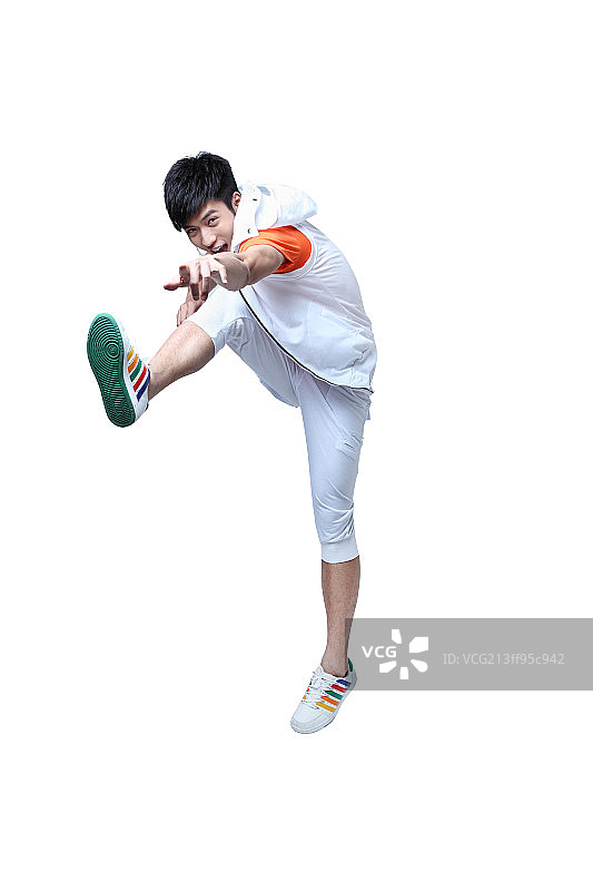 跳跃的年轻男人图片素材