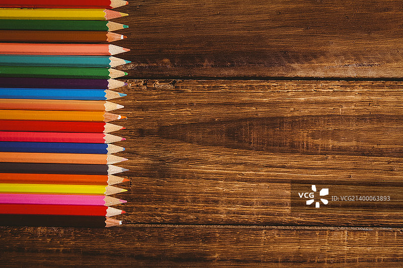 工作室拍摄的带复制空间的彩色铅笔图片素材