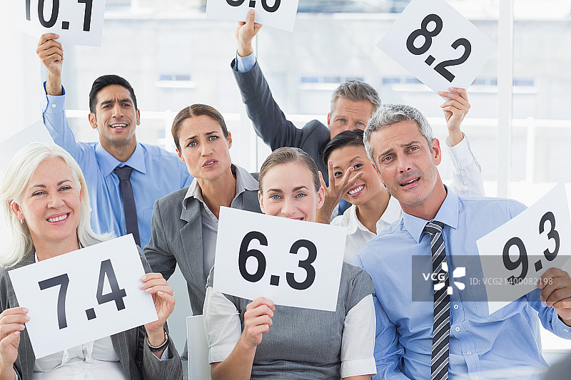 面带笑容的面试小组图片素材