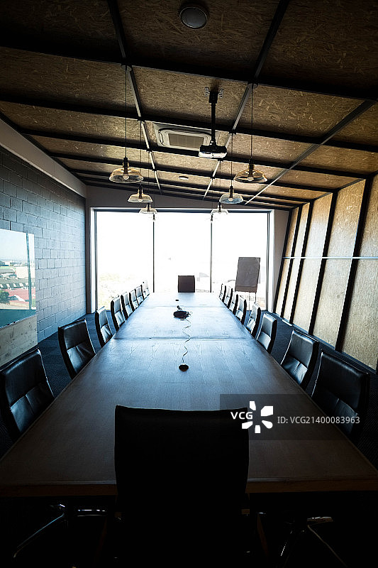 空旷的现代会议室图片素材