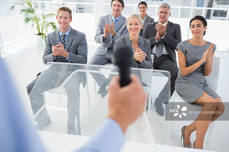 商业团队在…期间鼓掌图片素材
