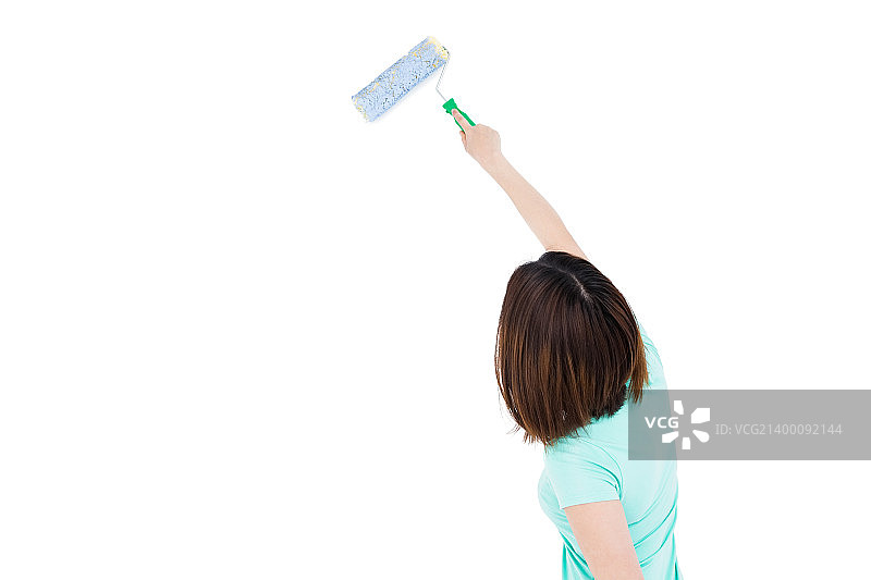 女人用海绵滚筒绘画图片素材