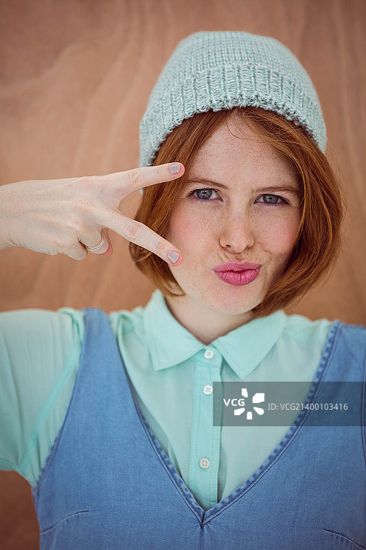 微笑的时髦女性图片素材