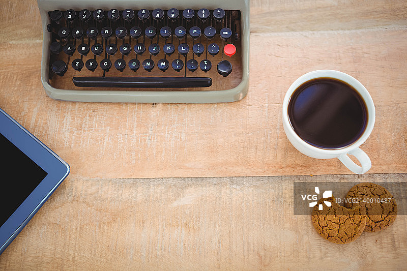 旧打字机和咖啡景观图片素材