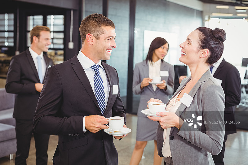 商务人士喝茶交谈图片素材