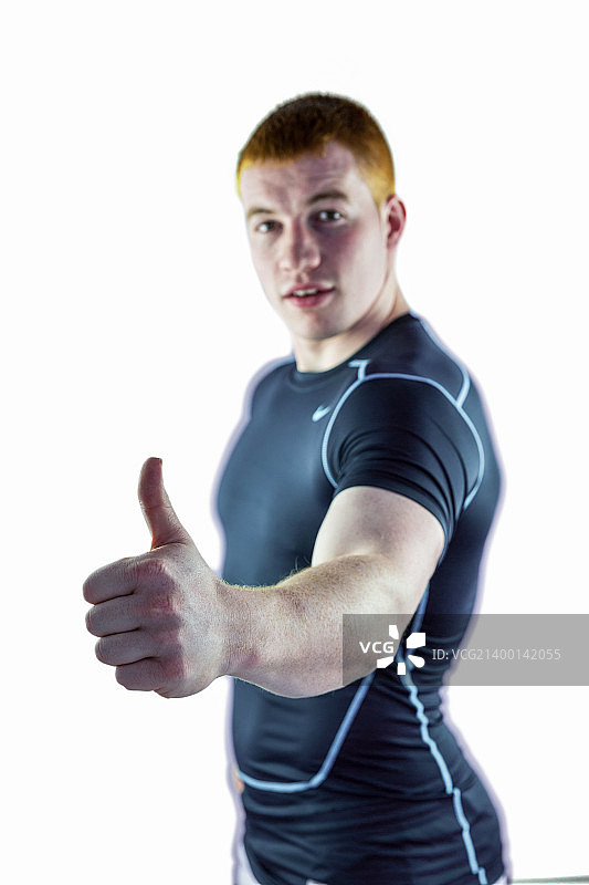 健壮的橄榄球运动员肖像图片素材