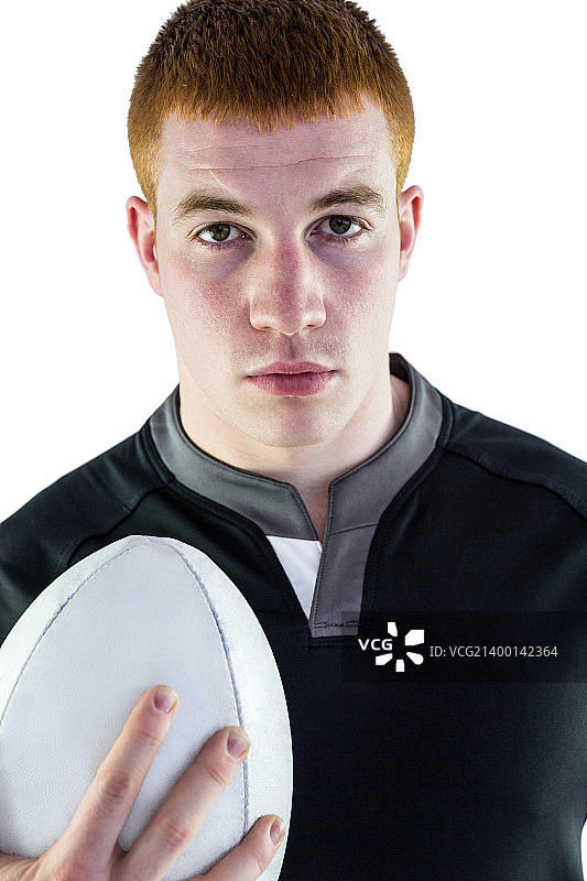 严肃的橄榄球运动员肖像图片素材