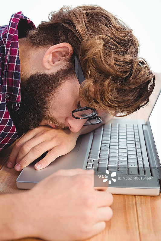 时髦人士小憩特写图片素材
