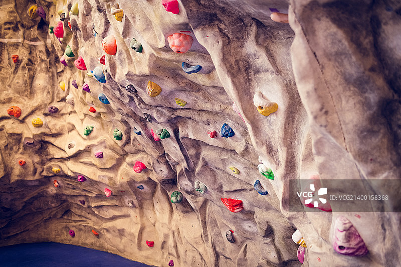 健身房里的攀岩墙图片素材
