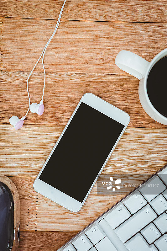 白色智能手机特写镜头图片素材