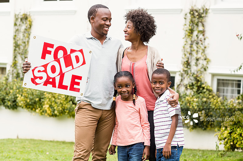 幸福家庭合影图片素材