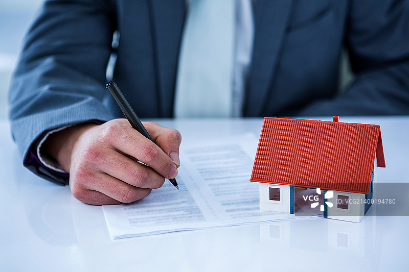 商人签署合同图片素材