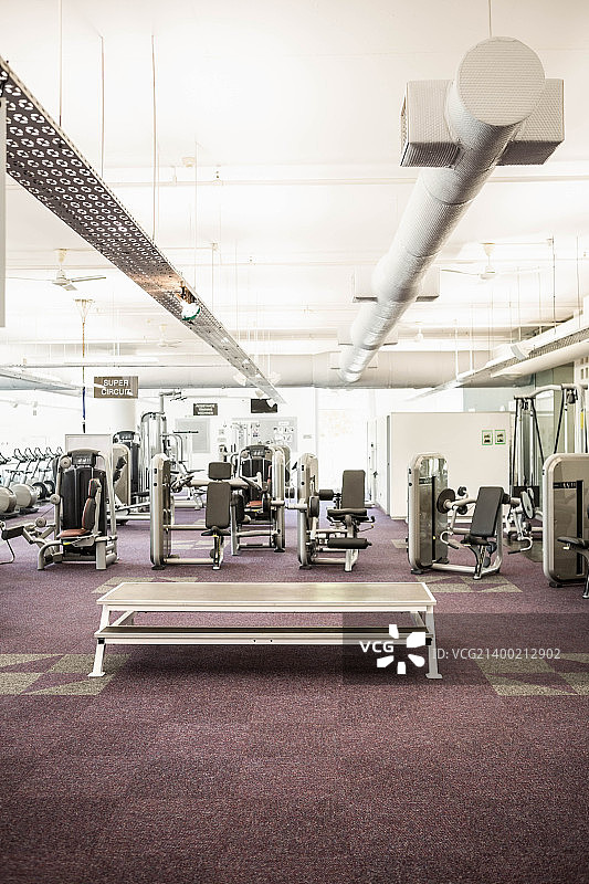 无人的健身房内部图片素材