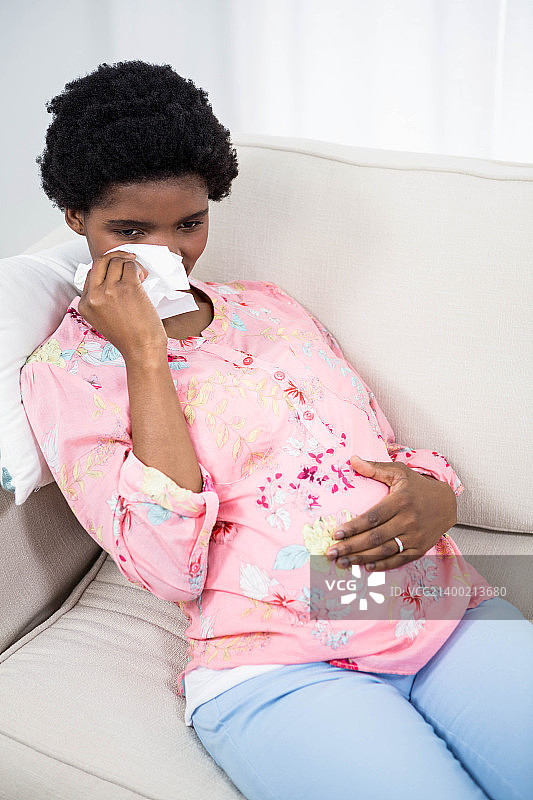 悲伤的孕妇放松图片素材