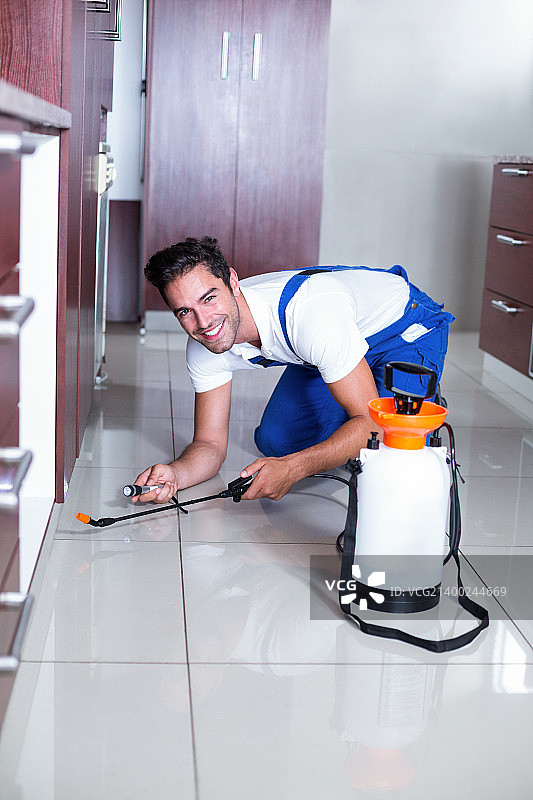 使用t的快乐男子肖像图片素材