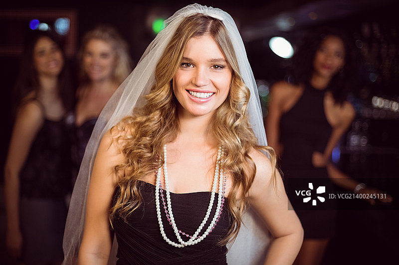 女人庆祝她的单身派对图片素材