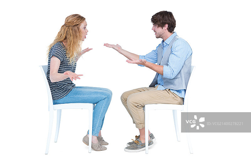 争吵的坐着的夫妻（白色背景）图片素材