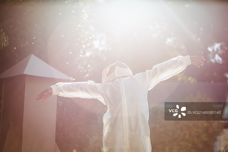 男孩打扮成宇航员图片素材