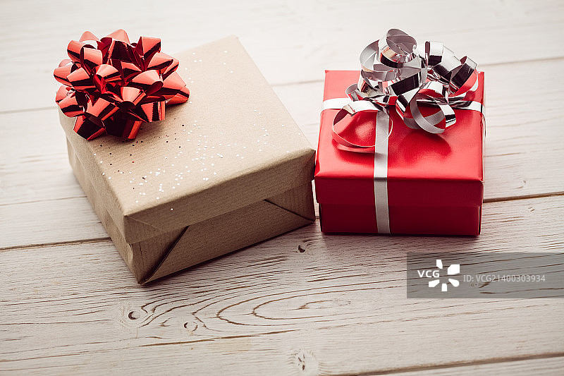 俯视视角：两个礼品盒图片素材