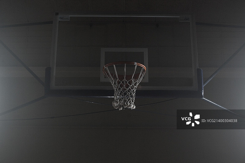 悬挂的篮球框图片素材