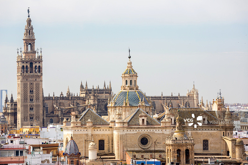 西班牙塞维利亚大教堂和城市景观图片素材
