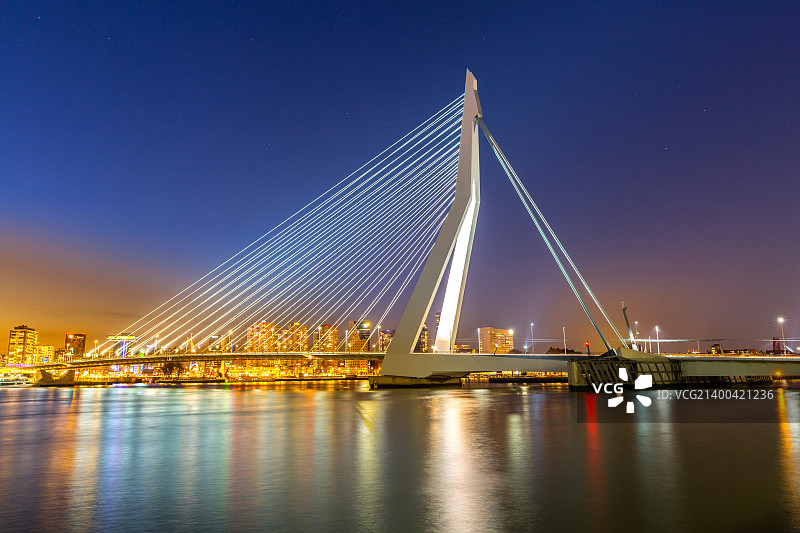 荷兰新马斯河上的伊拉斯谟桥图片素材