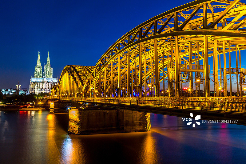 德国科隆大教堂和霍亨索伦桥图片素材
