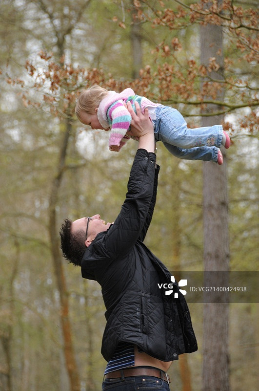 父亲和他的女儿图片素材