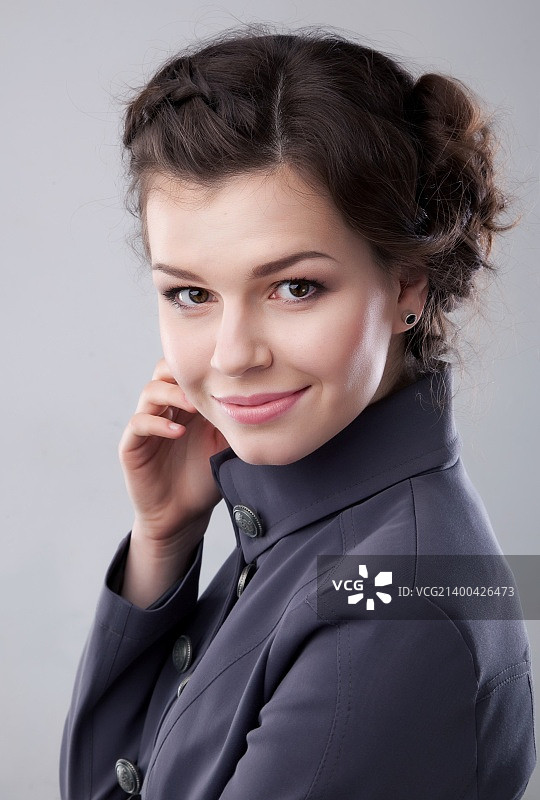 快乐的年轻女商人特写肖像图片素材