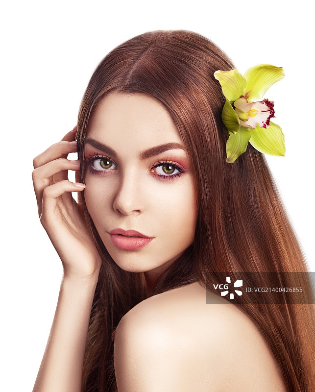 宁静女人，发间兰花，温柔呵护图片素材