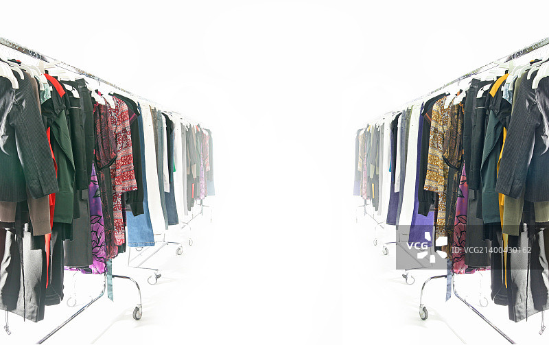 渐隐背景的衣架图片素材