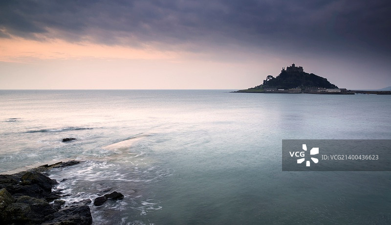 圣迈克尔山湾马拉宰恩日出景观，英格兰康沃尔郡图片素材